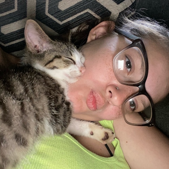 Meet your Posher, Stephanie - Picture 1 of 1